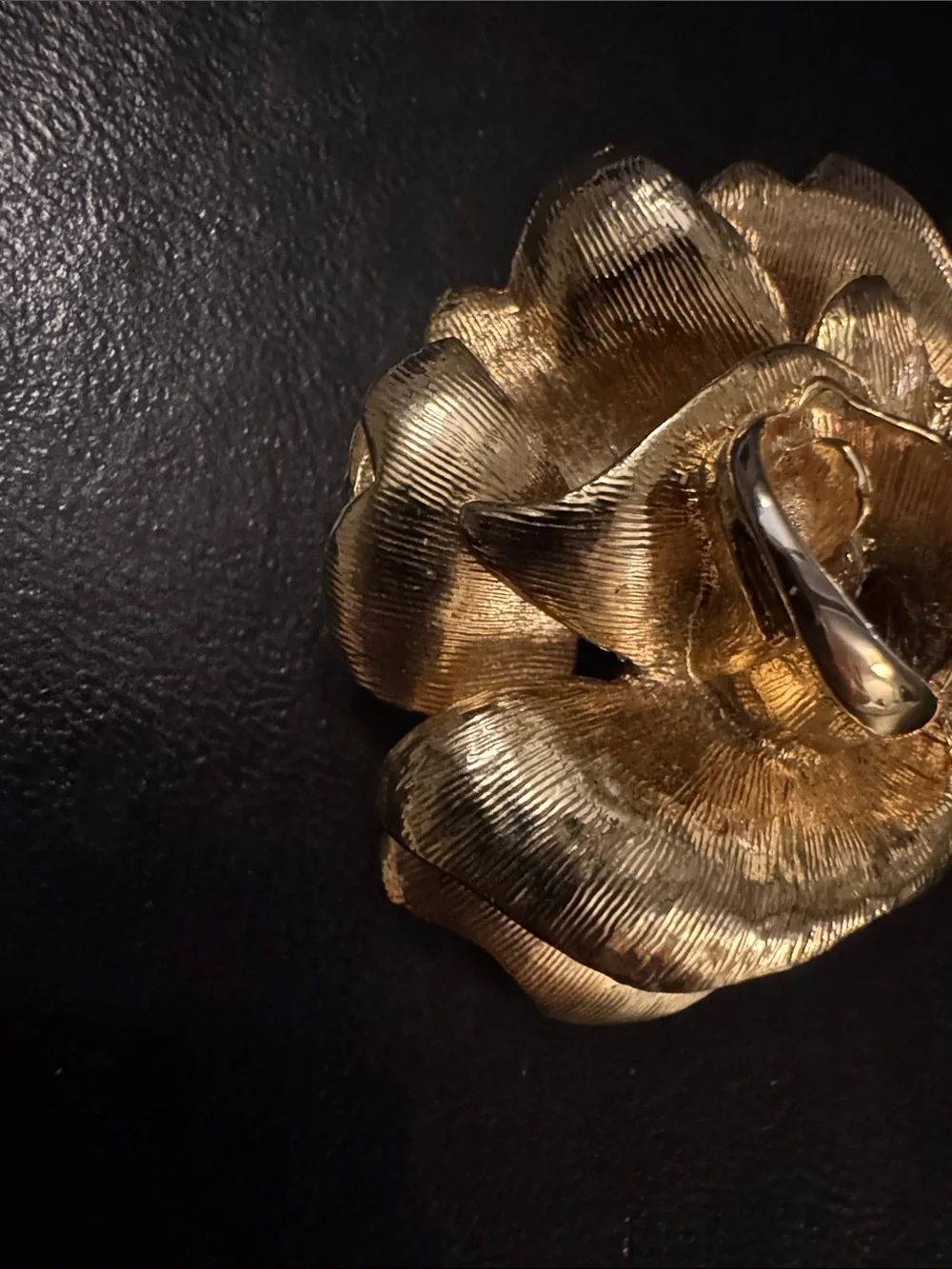 Vintage Joan Rivers flower gold tone brooch
